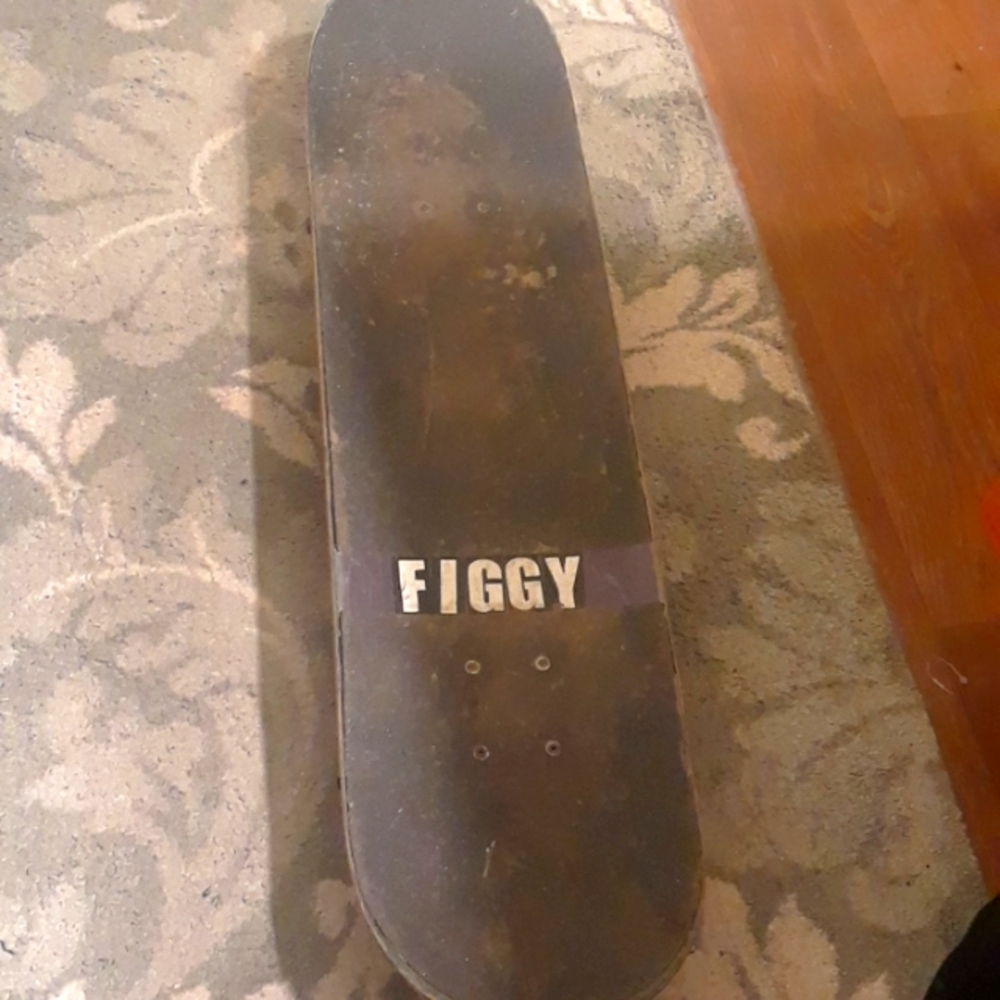 (Enjoy) Skateboard , 7.5, black details.
